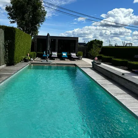 Le Clos Des Bansions منزل للإقامة *