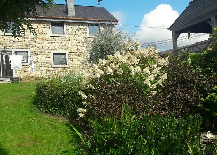 Проживание в семье Le Clos Des Bansions Жале